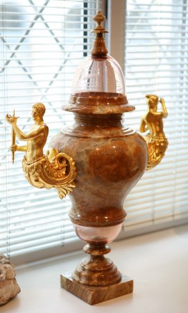 Vase with lid, baroque style. Ваза с крышкой  в стиле барокко. / Vase with lid, baroque style. 