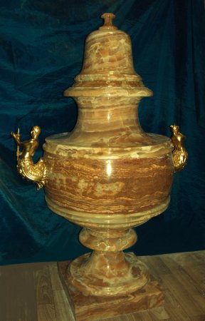 Grand scale Vase with lid, baroque style. 