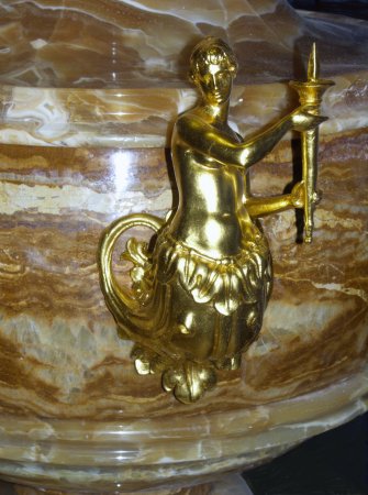 Grand scale Vase with lid, baroque style. 